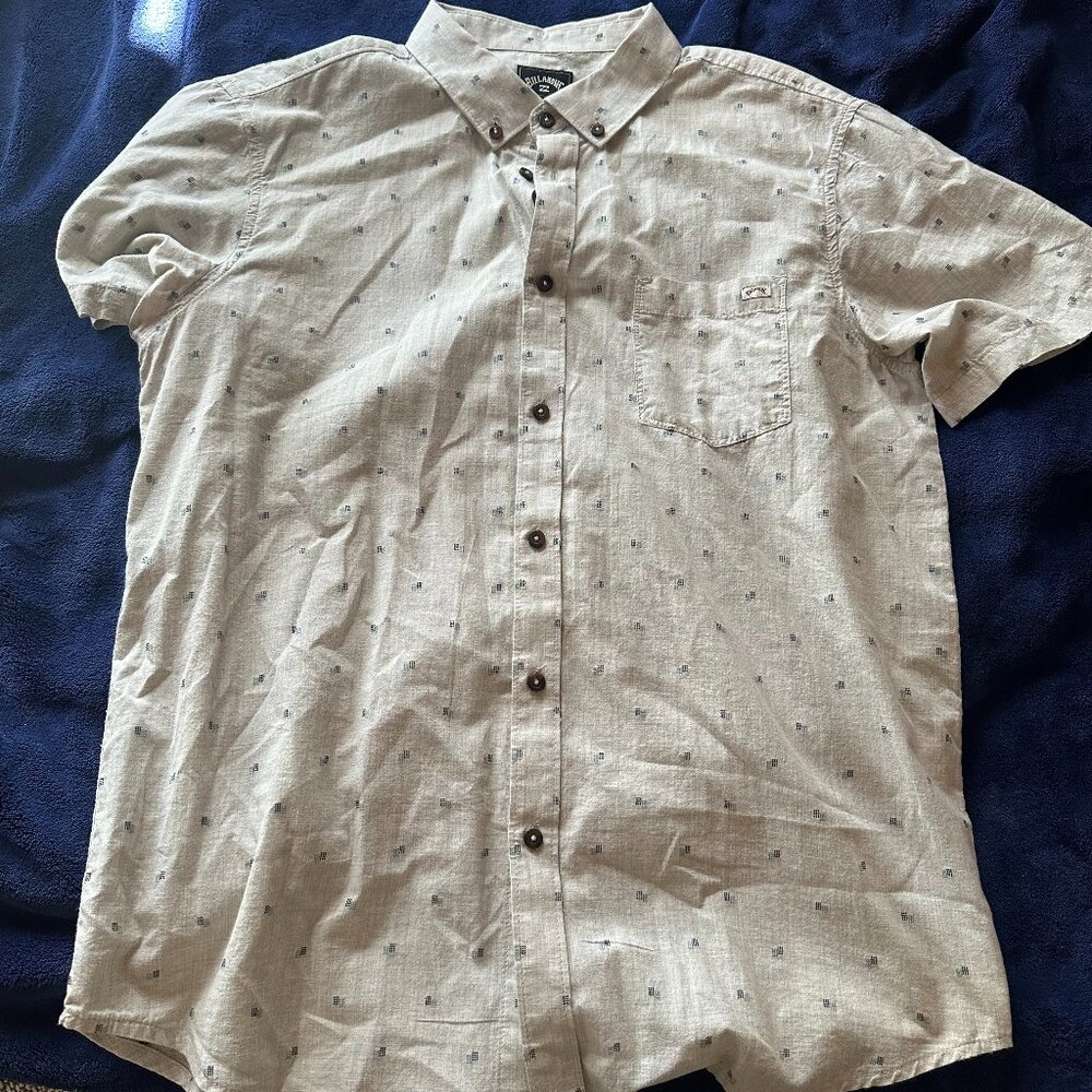 Billabong Short Sleeve Button Up (Large)